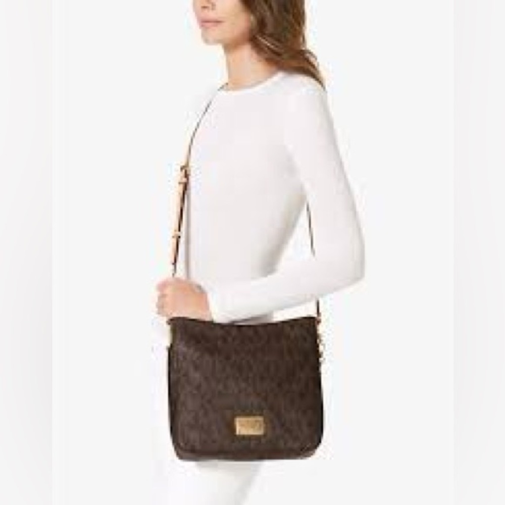 Michael Kors Jet Set Travel Large Logo Messenger NWOT